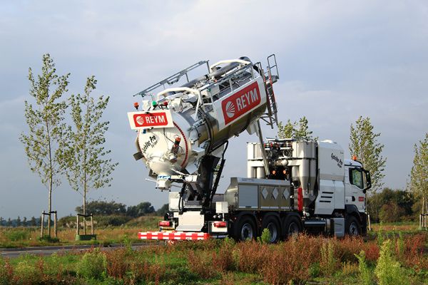 Applications KOKS CycloVac dry substances vacuum truck